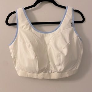 Wacoal Sports Bra 40DDD with Adjustable Straps